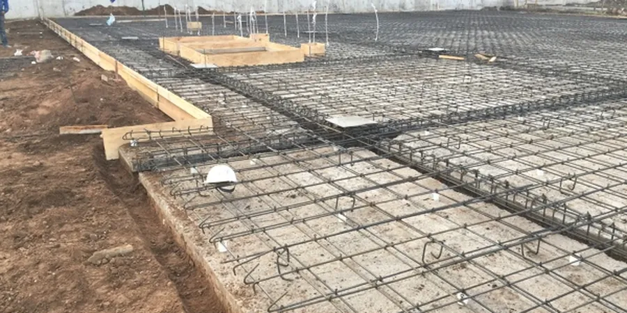 Diseño de Losa de Cimentación en Antofagasta: Estabilidad Sobre Terreno Salino